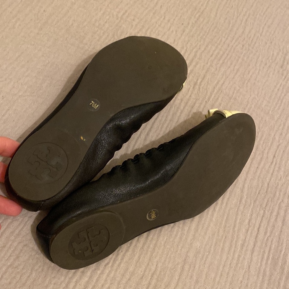 TORY BURCH Women's Black and Cream Flats. Size 7 1/2 - Picture 3 of 6